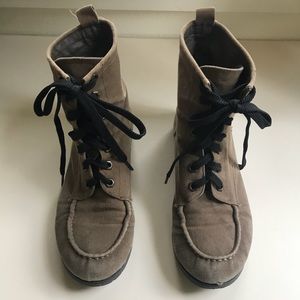 Vintage Styled Soft Brown Boots w/ Black Laces